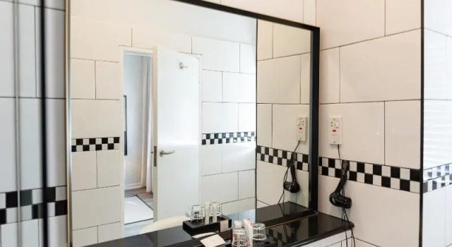 Двухместный номер Standard с балконом Cresta Churchill Hotel