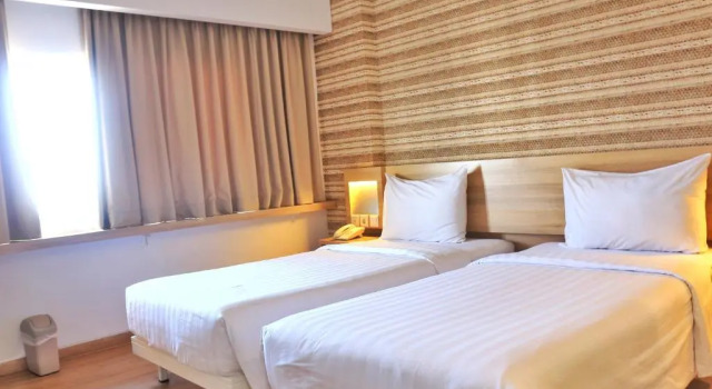 Deluxe Twin room Whiz Prime Hotel Basuki Rahmat Malang