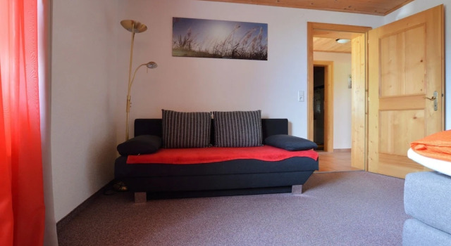 Spacious Apartment With Garden in Bürserberg, Забронировать Апартаменты/квартира Отели Бюрзерберг с парковкой, рядом с Горнолыжный курорт Бранднерталь, Парковка