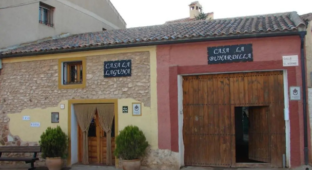 Casas Rurales La Laguna y La Buhardilla, Book Hotel Hoteller i Gallocanta med parkering, Parkering