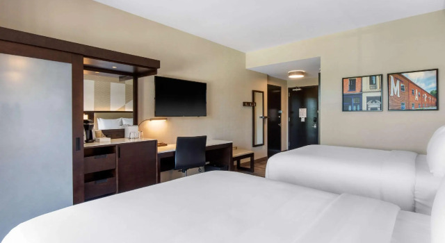 Четырёхместный номер Standard Cambria Hotel College Park
