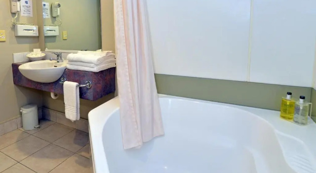 Апартаменты Brougham Heights Motel
