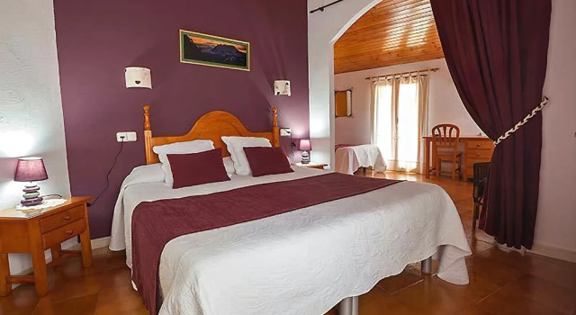 Casa Macià, Book Hotel Rialp 