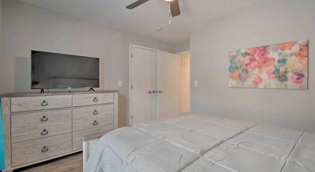 Cozy Family Condo w/ Balcony in Heart of Branson, Забронировать Апартаменты/квартира Отели Table Rock Lake с парковкой, Парковка