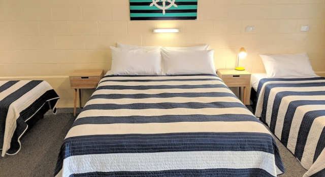 Четырёхместный семейный номер Standard Цокольный этаж Sail Inn Motel