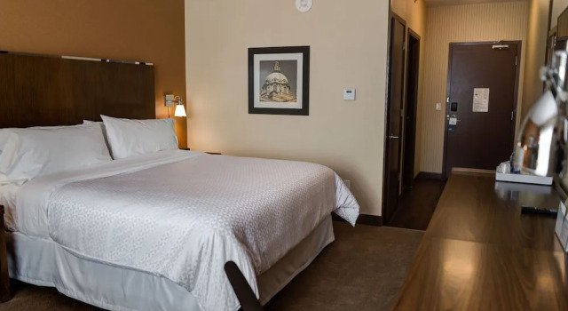 Двухместный номер Deluxe Four Points by Sheraton Sherwood Park