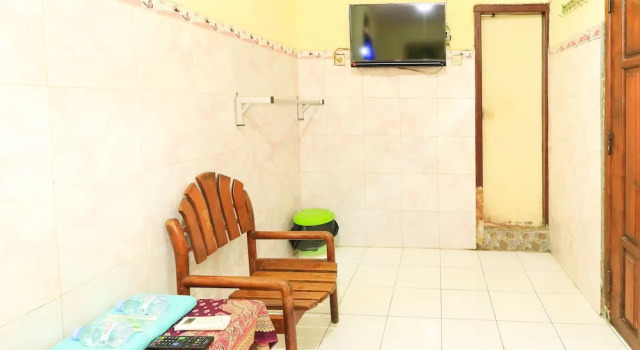 Номер Superior Dharmawati Homestay Syariah at Terminal Purabaya