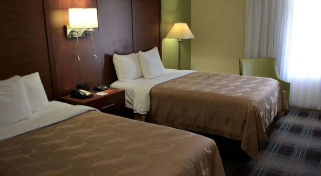 Четырёхместный номер Standard Quality Inn Savannah Midtown