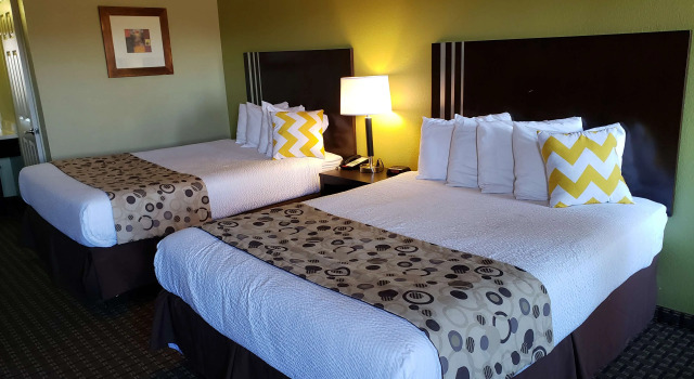 Четырёхместный номер Standard SureStay Hotel by Best Western Vallejo Napa Valley