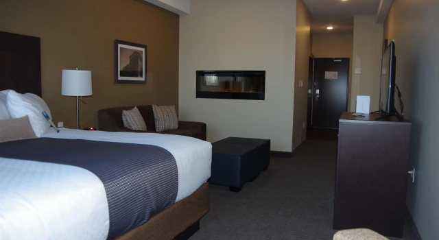 Люкс Best Western Plus Lacombe Inn and Suites