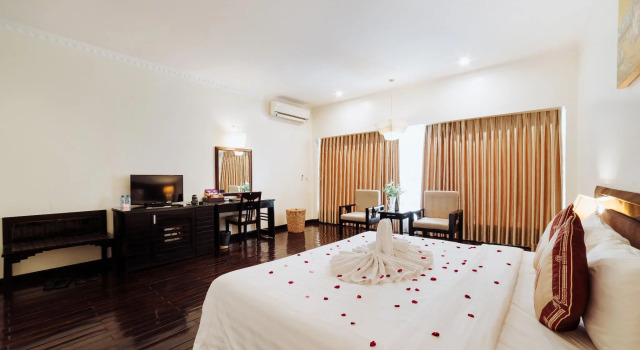Полулюкс White Palace Thai Binh Hotel