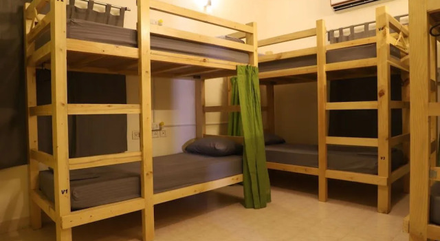 Hostel11 Elliot's Beach, Забронировать Отель Теруванмиюр Ченнаи, рядом с Ashtalakshmi Temple