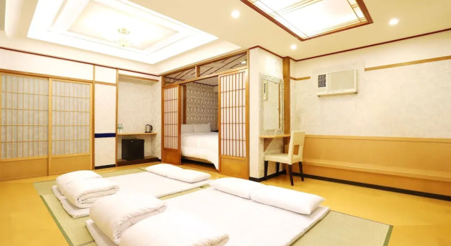 Семейный номер Deluxe Phoenix Pavilion Hot Spring Hotel