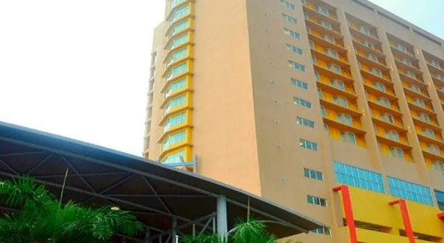 Кровать в общем номере Palm Seremban Hotel