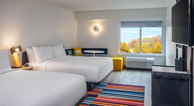 Четырёхместный номер Standard Aloft by Marriott Framingham