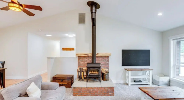 3 Mi to Old Mill District: Family Retreat w/ Yard, Prenota Casa vacanze Bend 