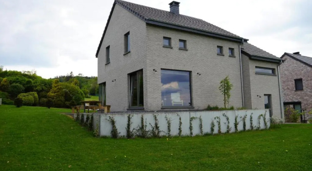 Коттедж "Petite perle en Haute Ardenne" avec vue sur la vallée, cabine infra-rouge et bain balnéo