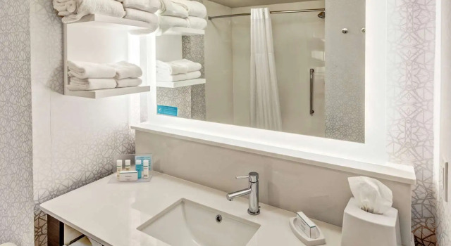 Четырёхместный номер Standard Hampton Inn Fresno Airport