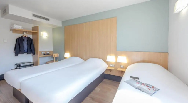 Трёхместный номер B&B HOTEL PERPIGNAN Nord Aéroport