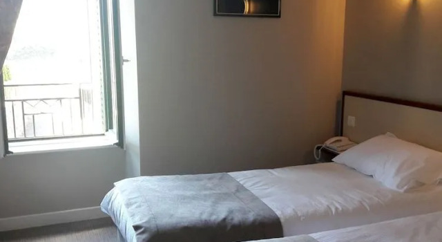 Logis Hotel du Midi, 预订 酒店 皮耶尔雷福尔 法國