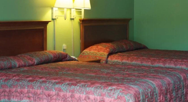 Bulldog Inn Athens, Забронировать Отель Отели Атенс с парковкой, рядом с Hillside Park, Парковка
