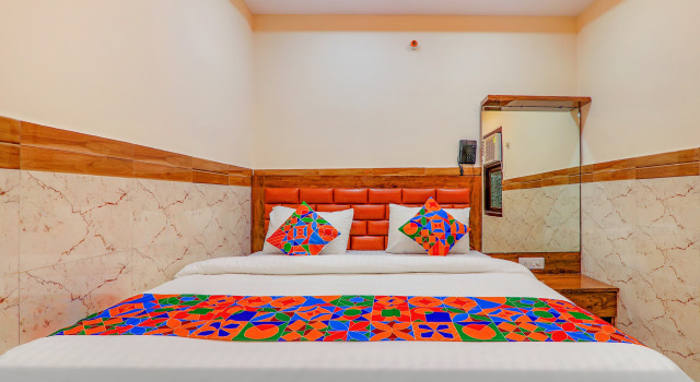 Номер Deluxe FabHotel Shree Galaxy