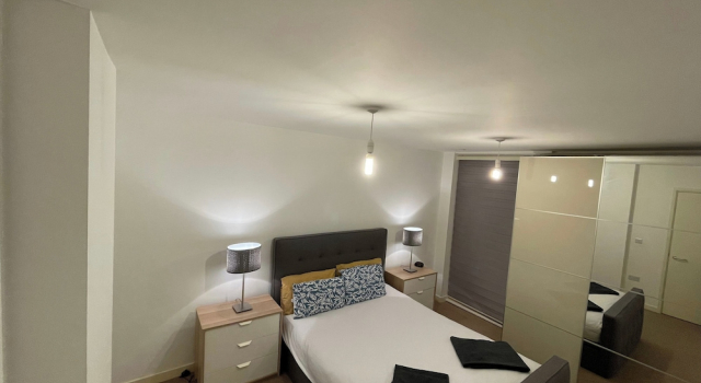 2 Bed-sleeps4-parking-balcony-nearcitycentre, Забронировать Отель Бизнес-отели Англии, 4* 5*