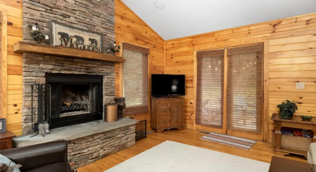 Retreat at Wintergreen Pool Access Grill, Book Feriehus Sommerhuse i Nellysford, Hytte