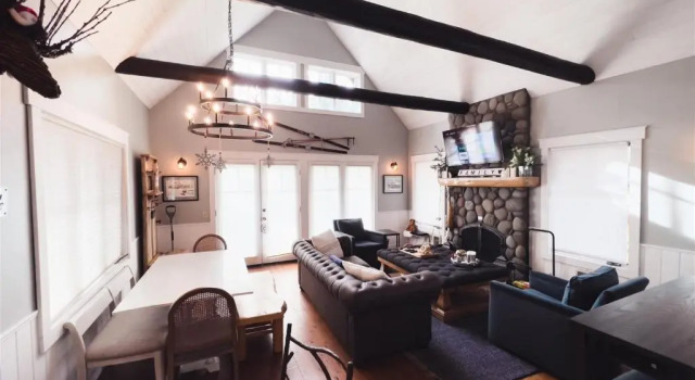 Metolius Cabin 5, Book Hotel Hoteller i Camp Sherman med parkering, Parkering