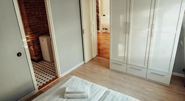 Апартаменты Central 1-bedroom Apartment with Bath & Balcony