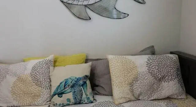 Коттедж Superb Home With Private Walkover to Beach