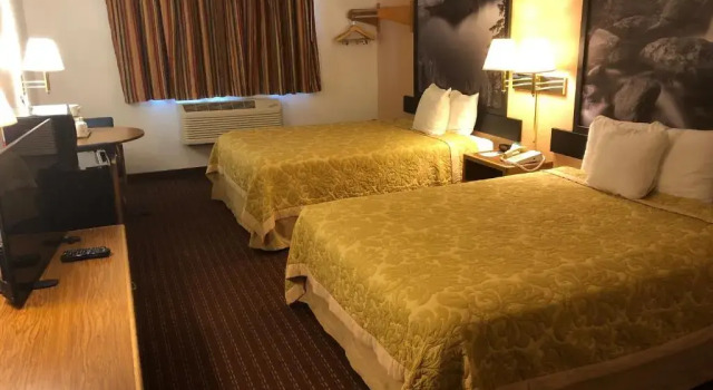 Четырёхместный номер Standard Super 8 by Wyndham The Dalles OR
