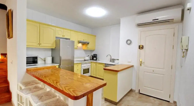 Cozy Townhouse With Ocean Views in Costa Adeje, Book Hotel Hotels in Tenerife with Parking, Parking