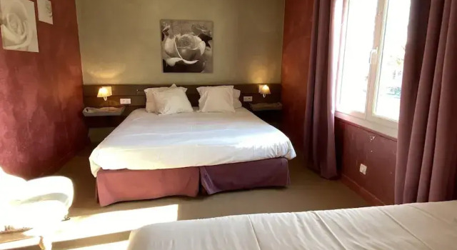 Четырёхместный номер Comfort Logis Hôtel Médiéval, Montélimar Nord