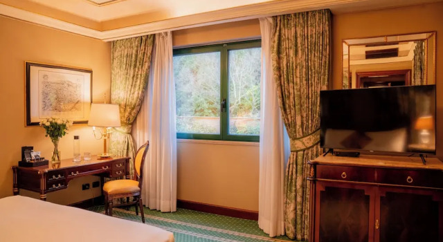 Двухместный номер Deluxe River Chateau Hotel