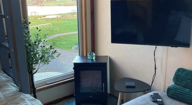 Wimbleball Lake View Cabin Sleeps up to 3, Book Feriehus Brompton Regis Somerset