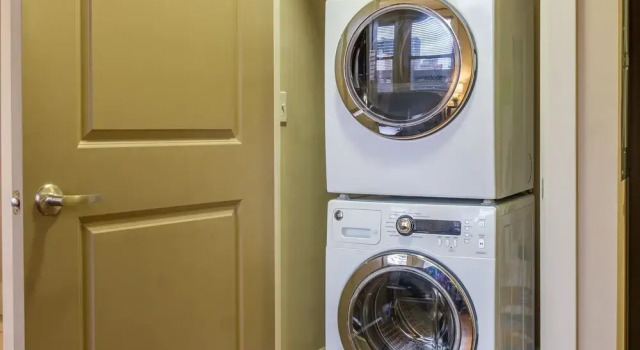 FRONTDESK Hibernia Tower Apts Downtown New Orleans, Забронировать Отель Отели Нового Орлеана 4 звезды, рядом с Armstrong Park, 4*