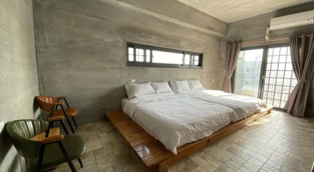 Четырёхместный номер Standard с балконом и с видом на океан Green House Homestay