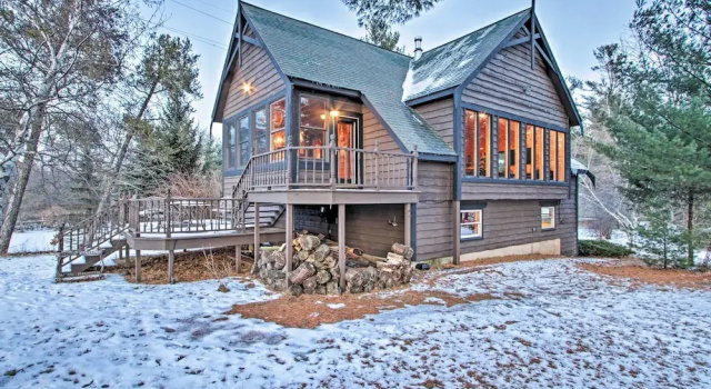 Коттедж с 3 комнатами с балконом Waterfront Arkdale Retreat: 2 Acres w/ Deck & View