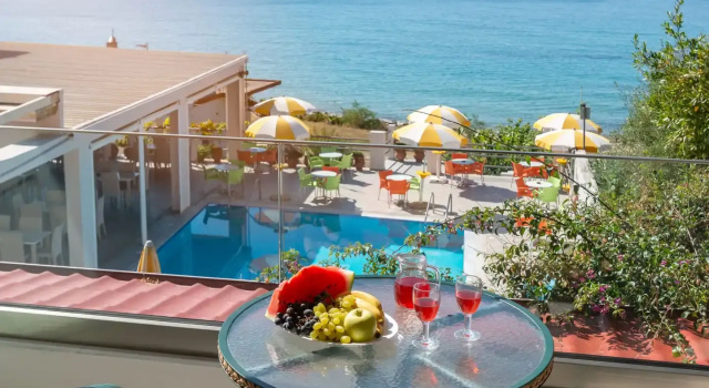Четырёхместный номер Standard Hotel Dimitra