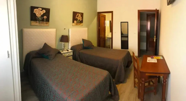 Hostal imperio, Забронировать Отель Томельосо Ciudad Real Province, рядом с Дом-музей Антонио Лопеса Торреса