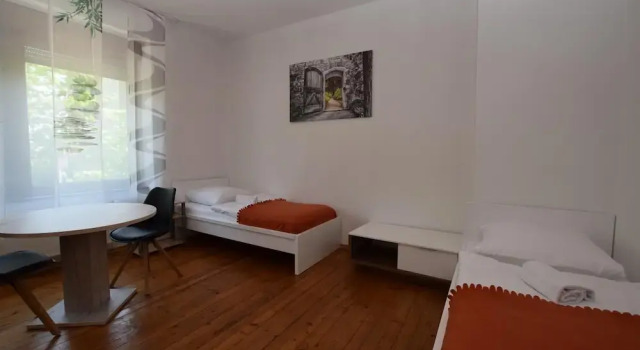 AB Apartment 82
