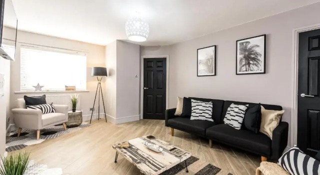 Air Host and Stay - Birchfield Lodge - Sleeps 10 Amazing spacious house