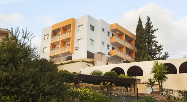 Fakontis Court, Boek Hotel Peyia Paphos