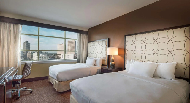 Четырёхместный номер Standard с видом на город Hilton Baton Rouge Capitol Center