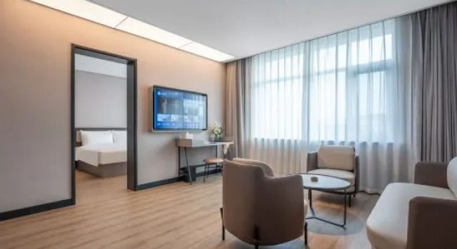 Люкс Luxury HanTing Hotel (Zhangqiu Mingshui Gucheng )