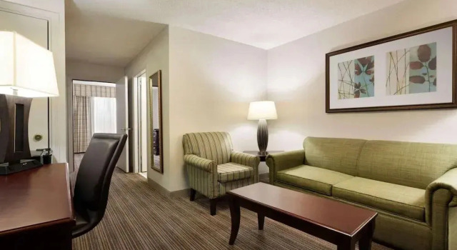 Четырёхместный люкс c 1 комнатой Country Inn & Suites Kingsland