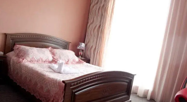 Полулюкс Отель Апартс Отель