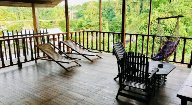 Кровать в общем номере Hotel El Albergue Español