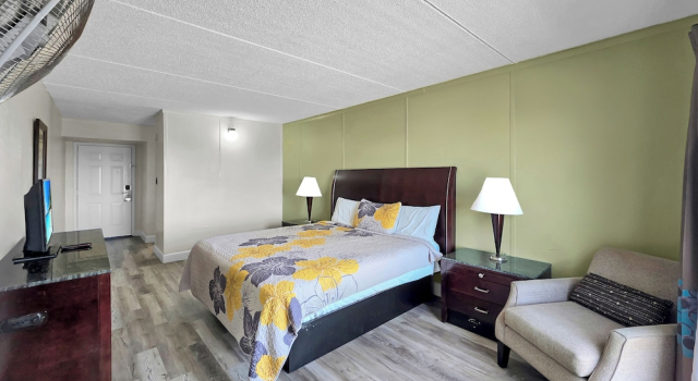 Двухместный номер Classic с балконом и с видом на бассейн CRYSTAL PALACE RESORT